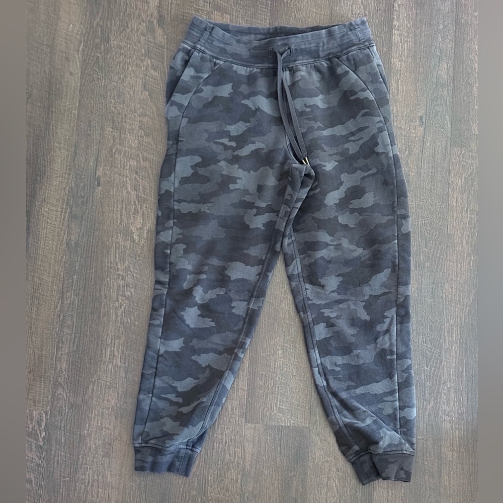 Black/grey camo lululemon scuba joggers